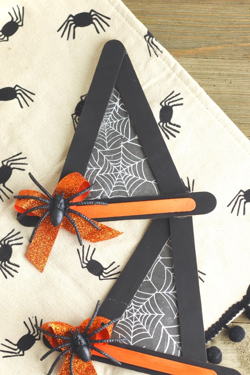 When you want to get into the Halloween spirit, this Witch Hat Craft is a must. You can create the perfect miniature witch hats with simple crafting supplies and then use these handmade items as decorations for your home, office, or classroom. This easy Halloween craft is perfect for young children too.